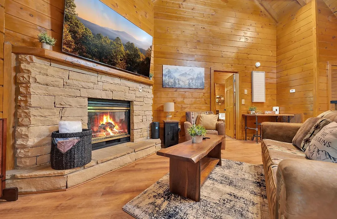 Er76 - Bear Tracks - Great Location! Close To All The Action! Cabin-1